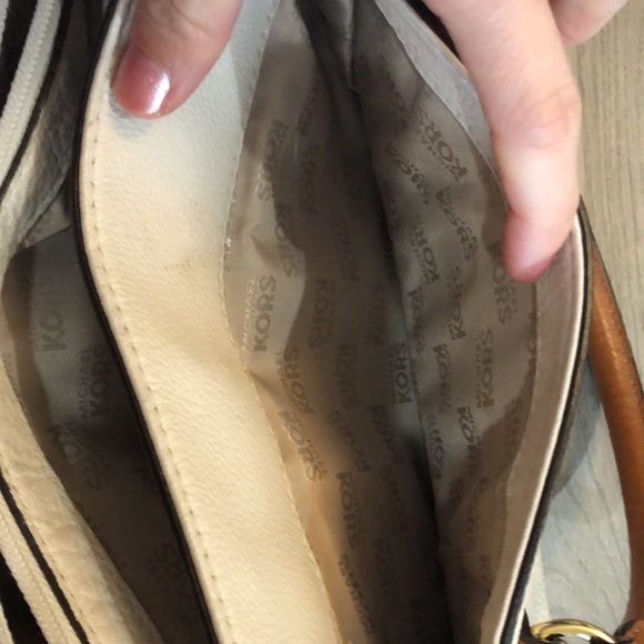 Cream Michael Kors cross body bag - Picture 10 of 11